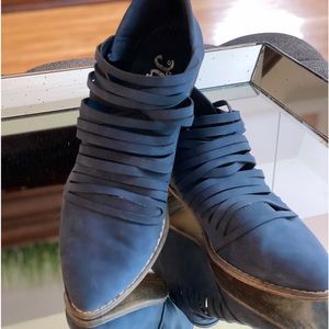 Suede bootie in blue/grey